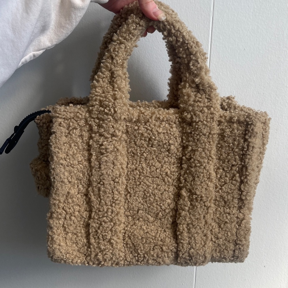 Marc Jacobs ‘The Tote Bag’ Cream Sherpa - Picture 7 of 12